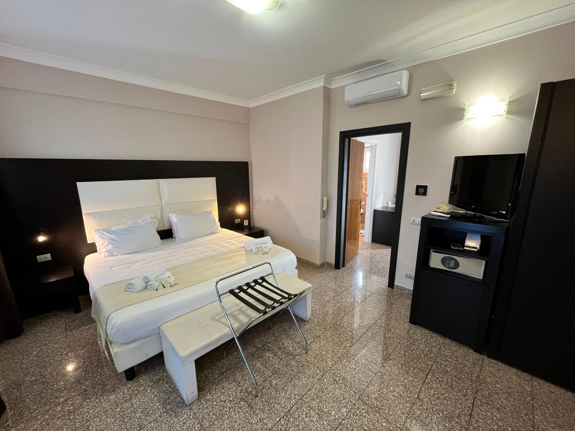 Eh Suites Rome Airport Euro House Hotels Fiumicino Eksteriør billede