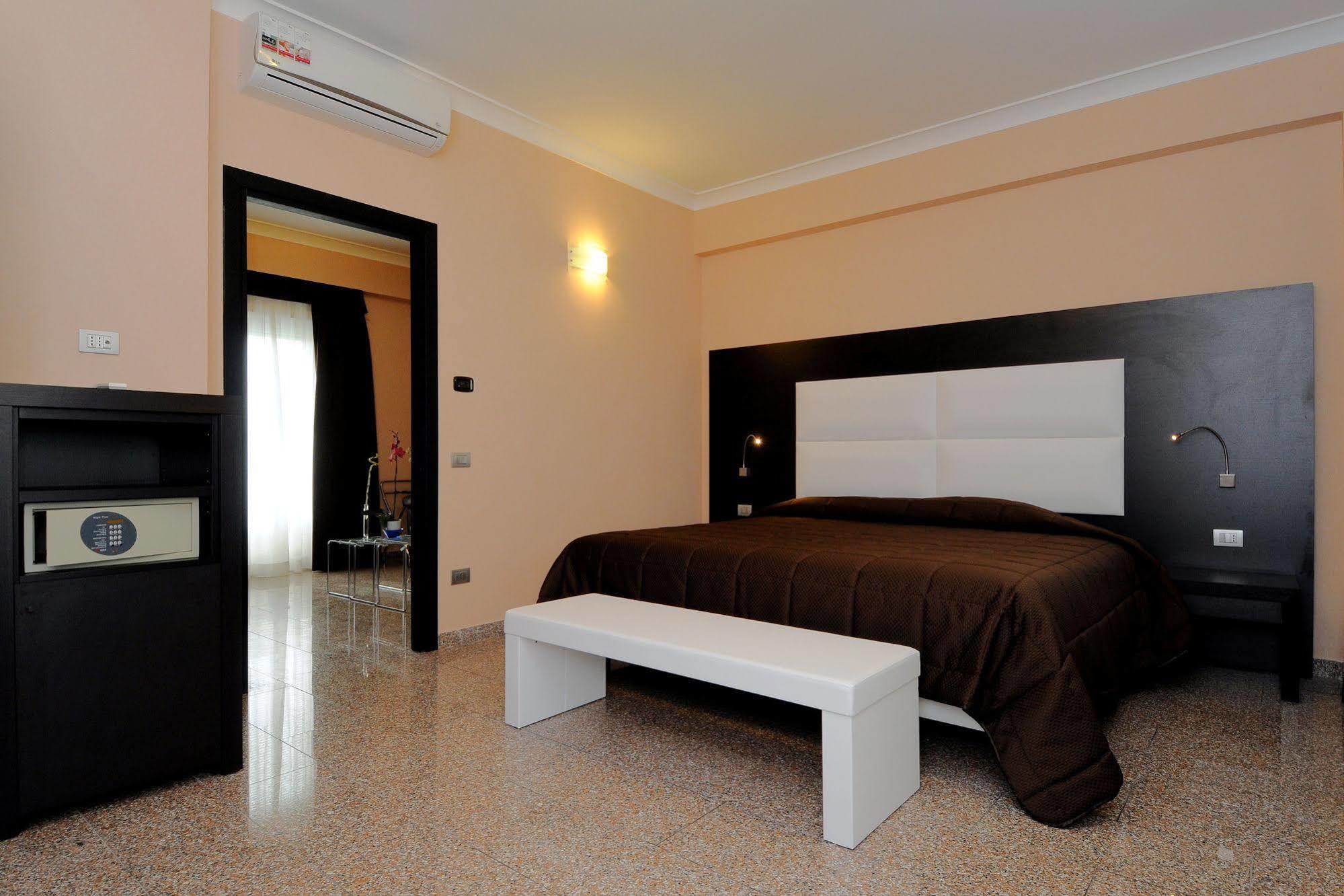 Eh Suites Rome Airport Euro House Hotels Fiumicino Eksteriør billede