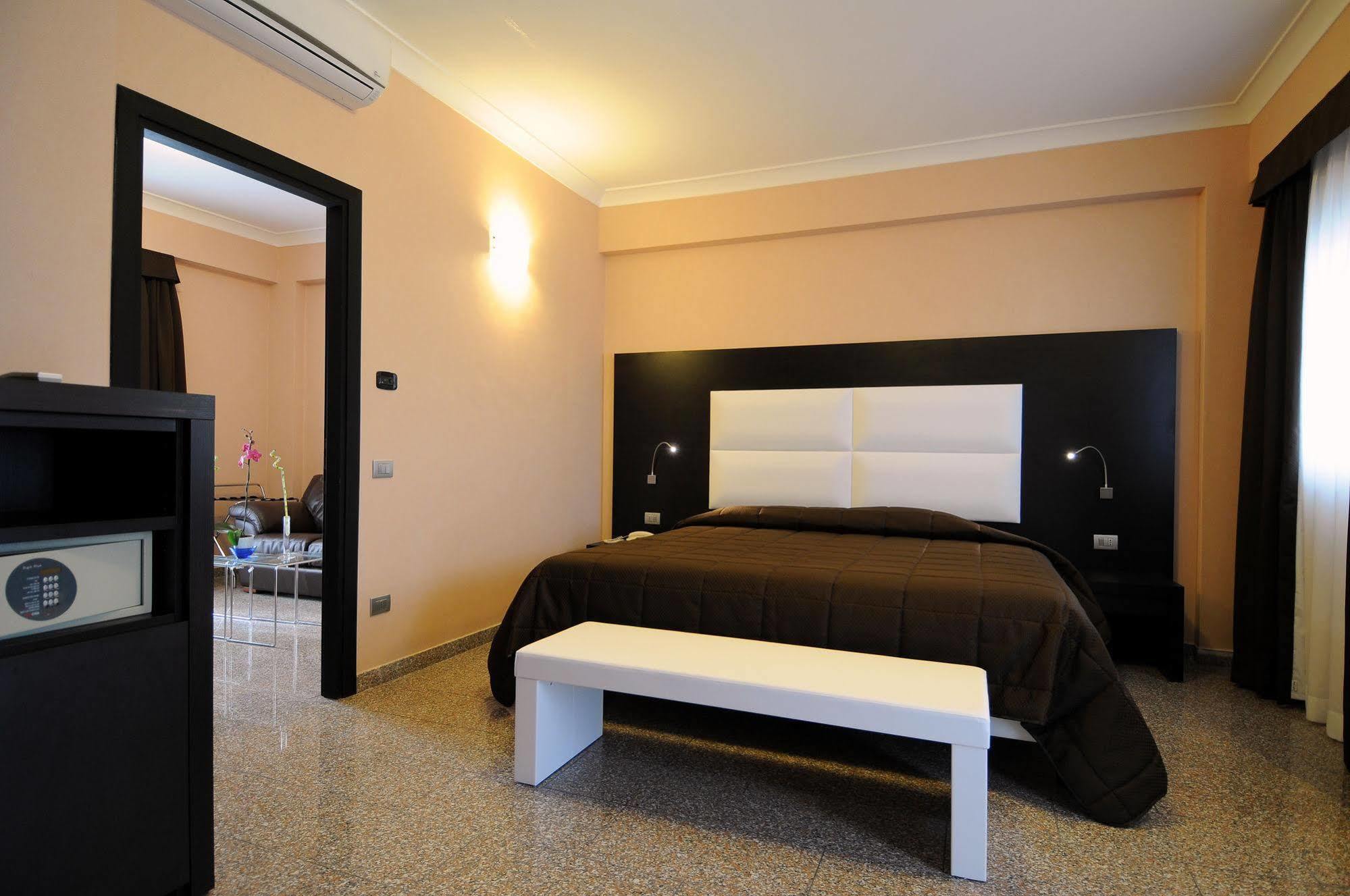 Eh Suites Rome Airport Euro House Hotels Fiumicino Eksteriør billede